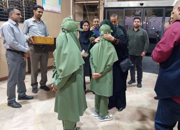 استقبال گرم دانش‌‌آموزان محیط‌بان بندرعباسی از رئیس سازمان حفاظت محیط زیست
