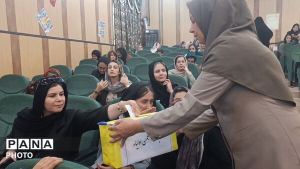 انتخابات انجمن اولیا و مربیان مدرسه معلم یک آشخانه 