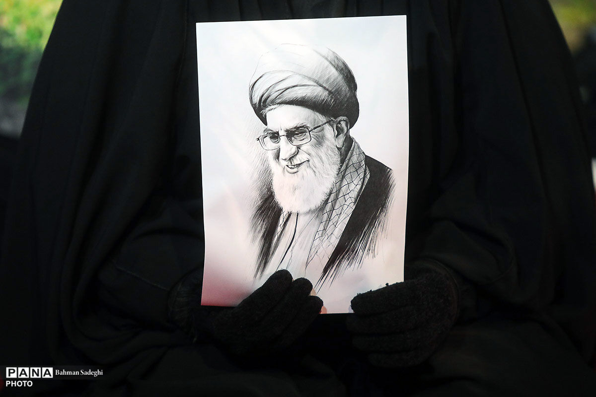 با موشک‌های خرمشهر انتقام خون شهدای مظلوم دانش آموز را می‌گیریم