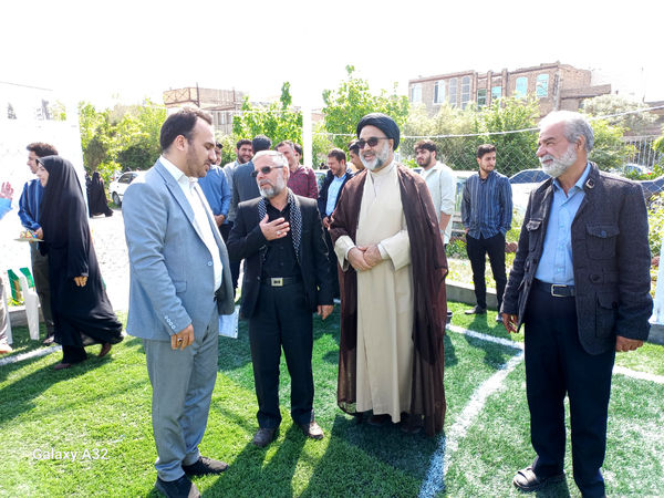 بهره‌برداری از زمین چمن مصنوعی مدرسه «بهار نور معرفت» در قم