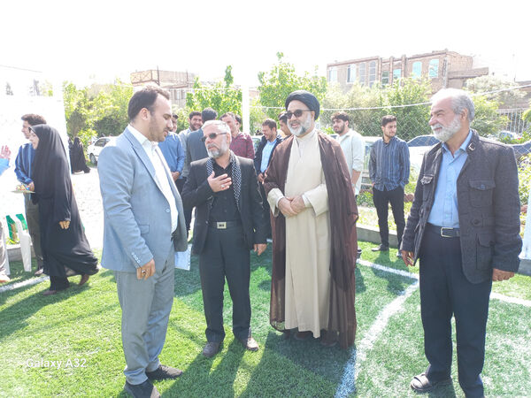 بهره‌برداری از زمین چمن مصنوعی مدرسه «بهار نور معرفت» در قم