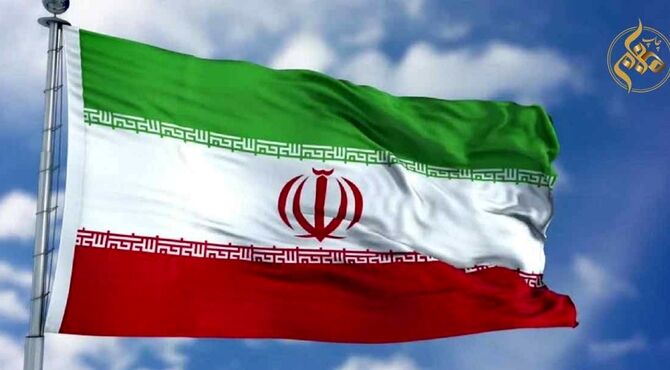  ادای احترام دانش‌آموزان دبستان کوثر نسبت به پرچم ایران