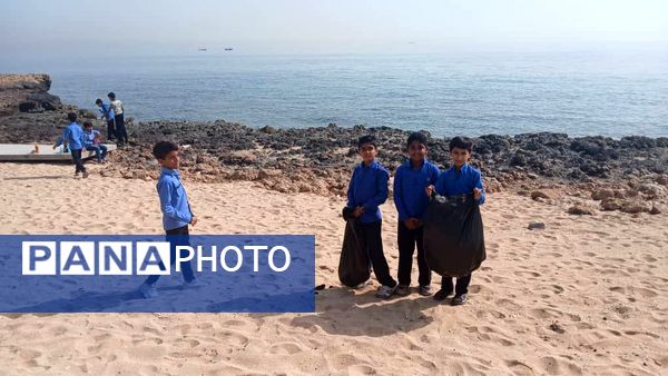 پاکسازی ساحل زیبای بوموسی توسط دانش‌‌‌آموزان 