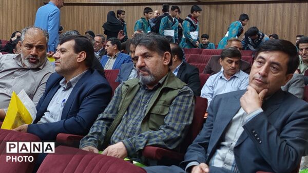 آیین تجلیل از معلمان بازنشسته و معلمان نمونه آموزش و پرورش ناحیه یک خرم‌ آباد