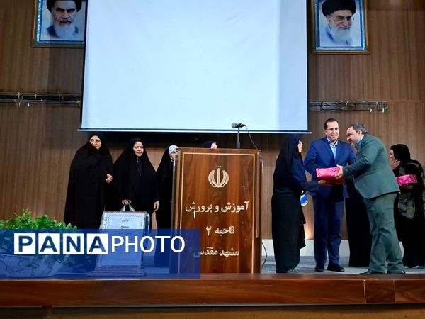 انتخابات اعضای انجمن اولیا و مربیان دبیرستان دخترانه انقلاب ناحیه دو