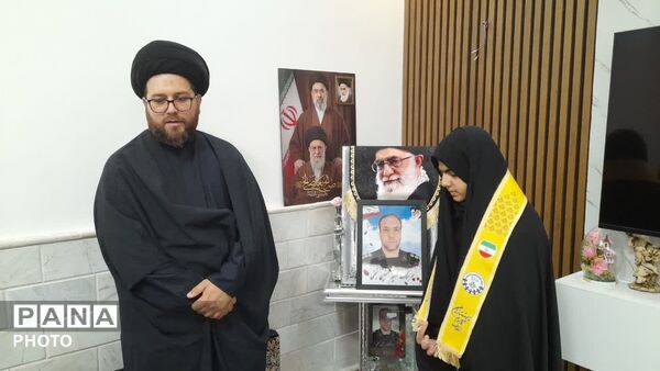 دیدار مسئولان آموزش و پرورش قم با خانواده شهید «حسین نجفی»