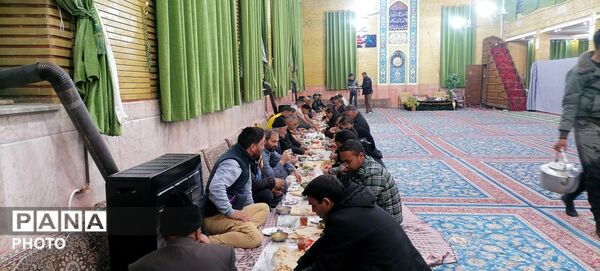 ضیافت افطاری و اقامه نماز جماعت در روز چهارم ماه مبارک رمضان در حسینیه شهر بار نیشابور 
