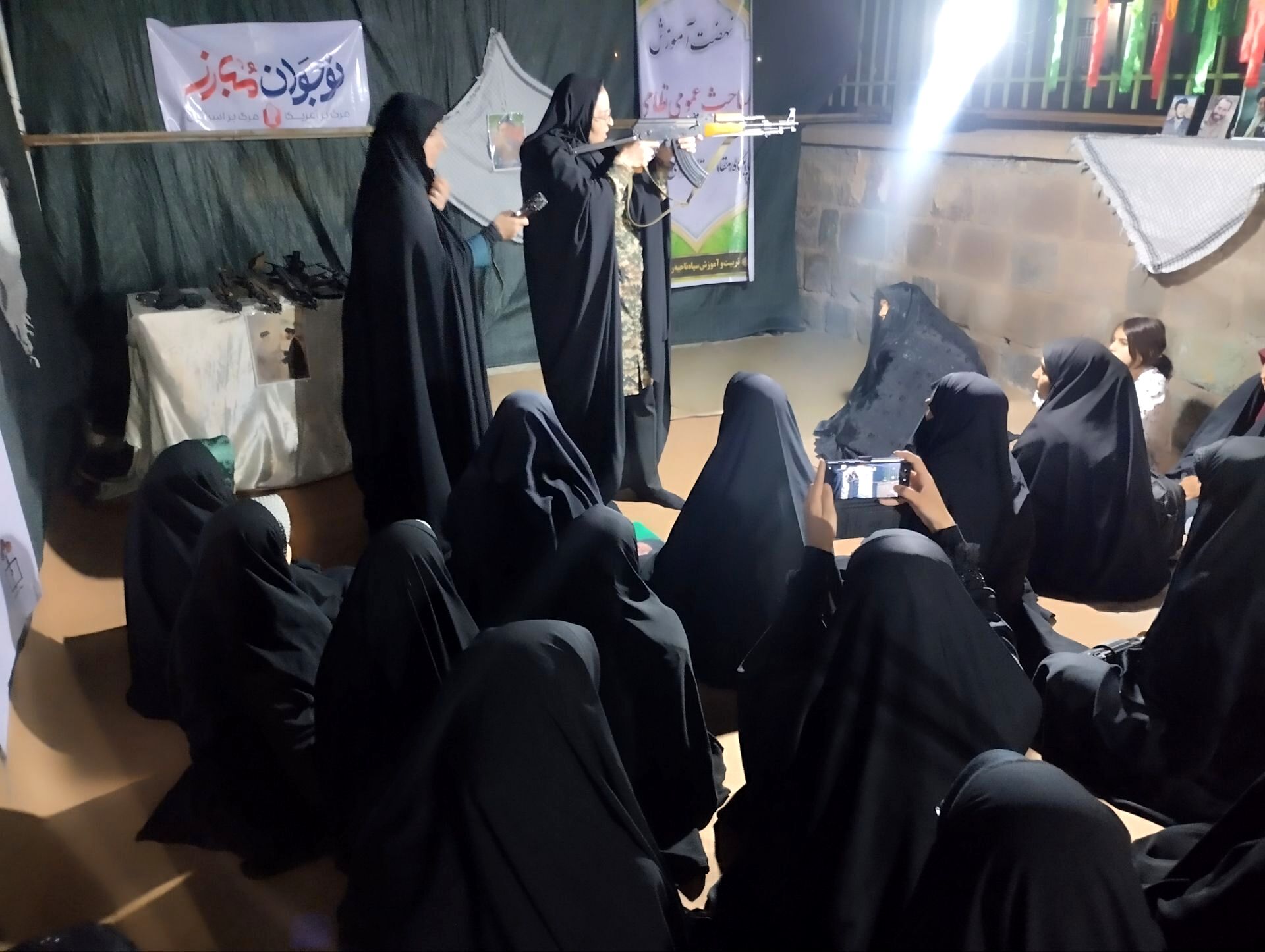 از دلِ تجمعات، شکوفه‌های آگاهی: دخترانِ ایران در مسیرِ توانمندی