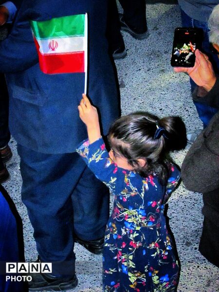 کودکان و جوانان انقلابی کاشمر در میدان خیابان