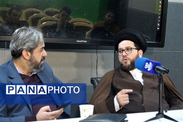 نشست صمیمی «محمد عکاف» با مدیران روابط عمومی نواحی آموزش و پرورش قم