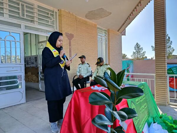 گرامیداشت هفته نیروی انتظامی در دبیرستان فرزانگان خواف 