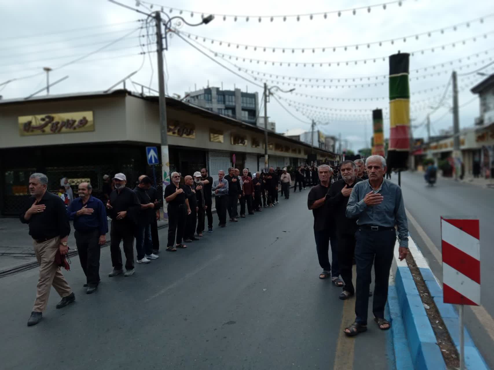 قدم‌هایی برای دلدادگی جاماندگان اربعین در خیابان‌های محمودآباد 