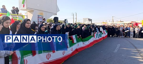 دانش‌آموزان دهلرانی در راهپیمائی ۲۲بهمن