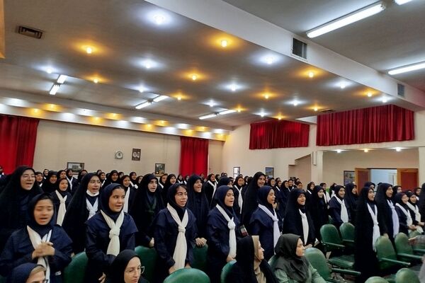 برگزاری «جشن جوانه ها» در دبیرستان راضیه شکرابی ناحیه دو شهرری 