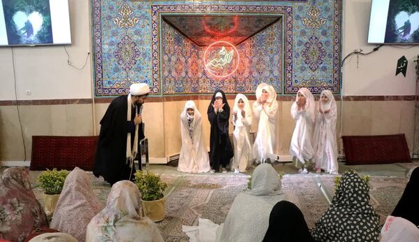 نخستین روز اعتکاف دانش‌آموزی ناحیه ۳ کرج در مسجد حضرت خدیجه(س)