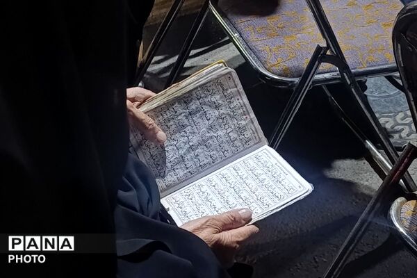 دبیرستان دخترانه ولایت در غرفه شهدای دانش‌آموز ورامین 
