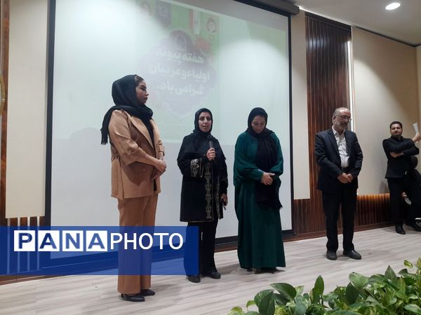 جلسه انجمن اولیا و مربیان در دبستان آرمینه مصلی نژاد ناحیه ۶ مشهد 