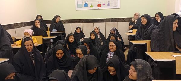 جلسه انجمن اولیا و تحویل کارنامه هشدار دبیرستان مادرمهربان خلیل آباد