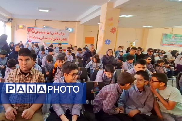 بزرگداشت روز عصای سفید در آموزشگاه شوریده شیرازی