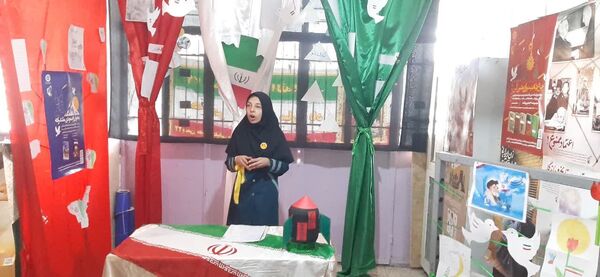 نمایشگاه انقلاب در مدرسه حضرت خدیجه(س) شیروان 
