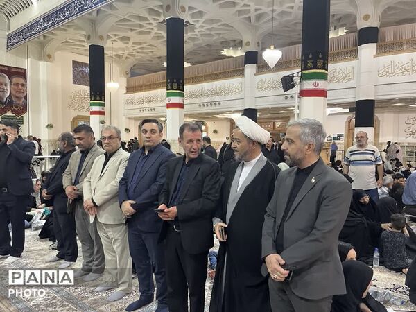 مراسم بزرگداشت رهبر شهید انقلاب در حرم حضرت معصومه(س)