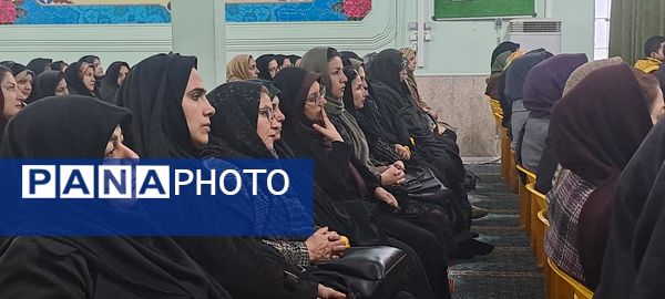 جلسه آموزش خانواده ویژه والدین پایه‌های دهم و یازدهم در دبیرستان شاهد ابوذر غفاری 