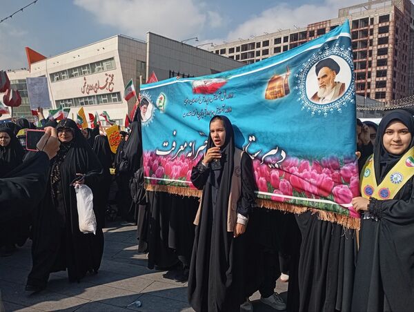 حماسه دانش‌آموزان مشهدی در روز ۱۳ آبان