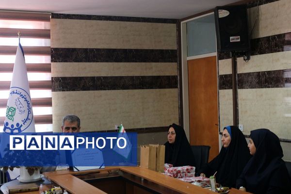 تقدیر از دانش‌آموز خبرنگاران فعال پانا در مراسم روز خبرنگار در شهرستان فیروزکوه