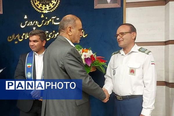 نشست فصلی و توان افزایی مأمورین و مسئولین سازمان دانش‌آموزی شهرستان‌های استان تهران 