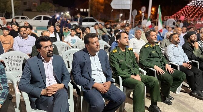 پویش «همه حاضر» در میدان جمهوری خاتم؛ دانش‌آموزان پای کار ساختن فردای ایران