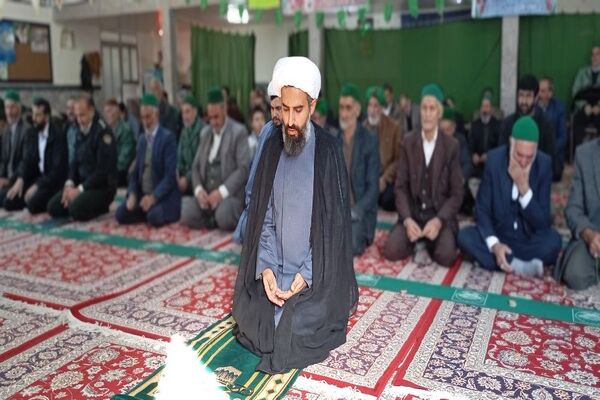 اقامه نماز عبادی،سیاسی جمعه همزمان با ایام دهه فجر در شهر بار نیشابور