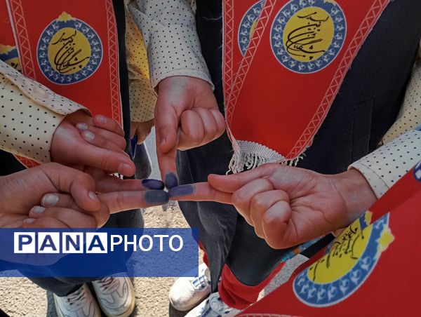 انتخابات شورای دانش آموزی در دبستان آرمینه مصلی نژاد ناحیه ۶ 