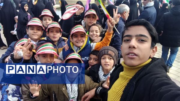 حضور مردم دارالمؤمنین کاشان در یوم الله ۲۲ بهمن