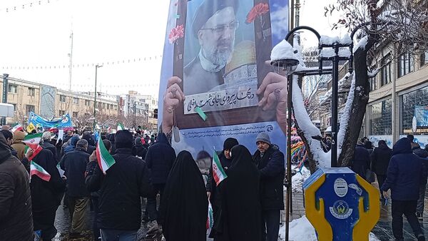 راهپیمایی ۲۲ بهمن در مشهد با حضور فرمانده واحدهای حوزه ۱۹ بسیج دانش‌آموزی منطقه تبادکان