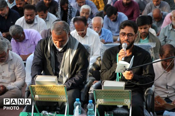 طنین نماز عید قربان در بقعه متبرک امامزاده شاه قطب‌الدین حیدر (ع) رودان