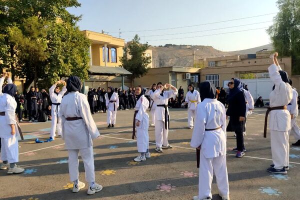 هفته تربیت‌بدنی در دبیرستان فرشتگان ناحیه ۴شیراز