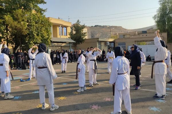 هفته تربیت‌بدنی در دبیرستان فرشتگان ناحیه ۴شیراز
