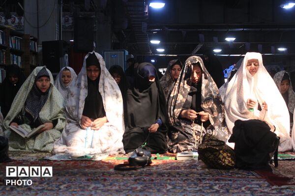 نماز استغاثه امام زمان(عج) در مصلی بزرگ امام خمینی نسیم‌شهر