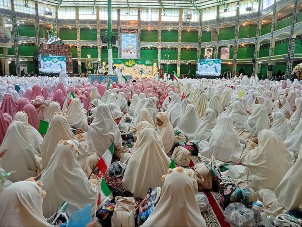 آیین زیبای جشن تکلیف دختران یزدی در حسینیه محمود آباد