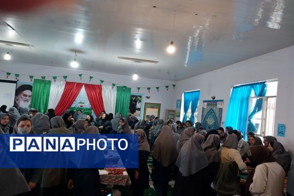 بازارچه کسب و کار دانش‌آموزی در مدرسه فدک