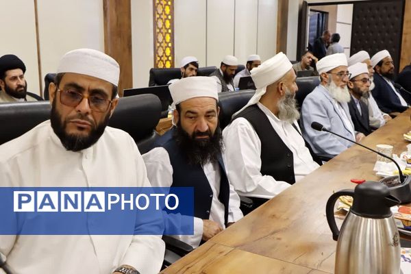 نشست وحدت علمای شیعه و اهل سنت در دانشگاه آزاد اسلامی مشهد 