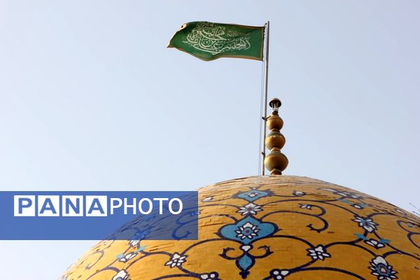 آیین مذهبی تعویض پرچم گنبد حرم مطهر حضرت سلطانعلی ابن امام محمد باقر(ع)