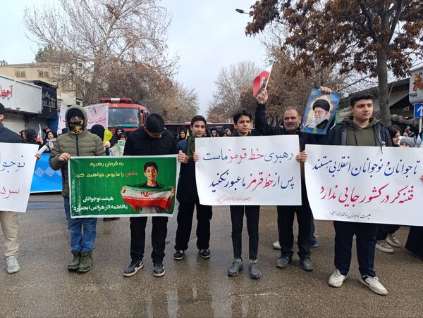 حضور چشمگیر مردم بجنورد در راهپیمایی ۲۲ بهمن