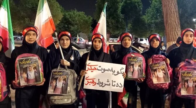 اجتماع بزرگ دختران یزدی درباغ ملی