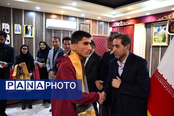 جلسه دانش‌آموزان نخبه عشایر فارس در طرح بنیاد پروفسور مهبودی