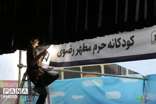 آماده سازی موکب مجاهدین خستگی‌ناپذیر در مشهد ؛ دانش‌آموزان خراسانی به یاد رهبر شهید به میدان آمدند 