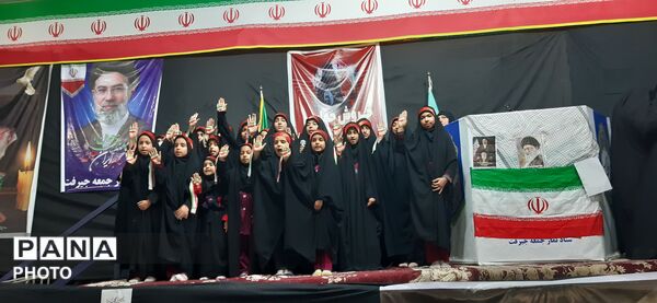 بیعت بانوان جیرفت‌زمین با رهبر انقلاب اسلامی
