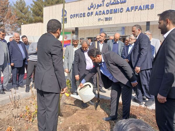 کاشت نهال یادمان صحن دانش تا کرسی قانون‌گذاری 