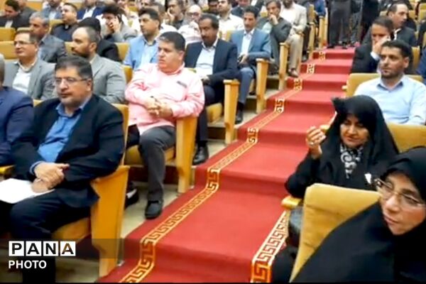 تقدیر از کارمندان نمونه اداره آموزش و پرورش چهاردانگه