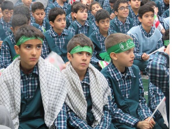 تجدید میثاق دانش‌آموزان منطقه پردیس با مقام معظم رهبری در یوم الله نهم دی‌ماه 